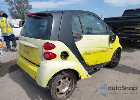 2010 Smart Fortwo Passion/Pure z USA, uszkodzony, nr VIN WMEEJ3BA2AK365443